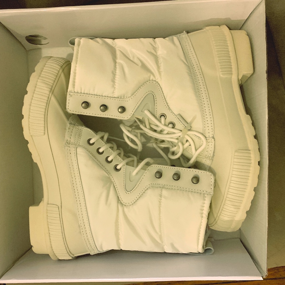 Tretorn White Snow Boots - NWB